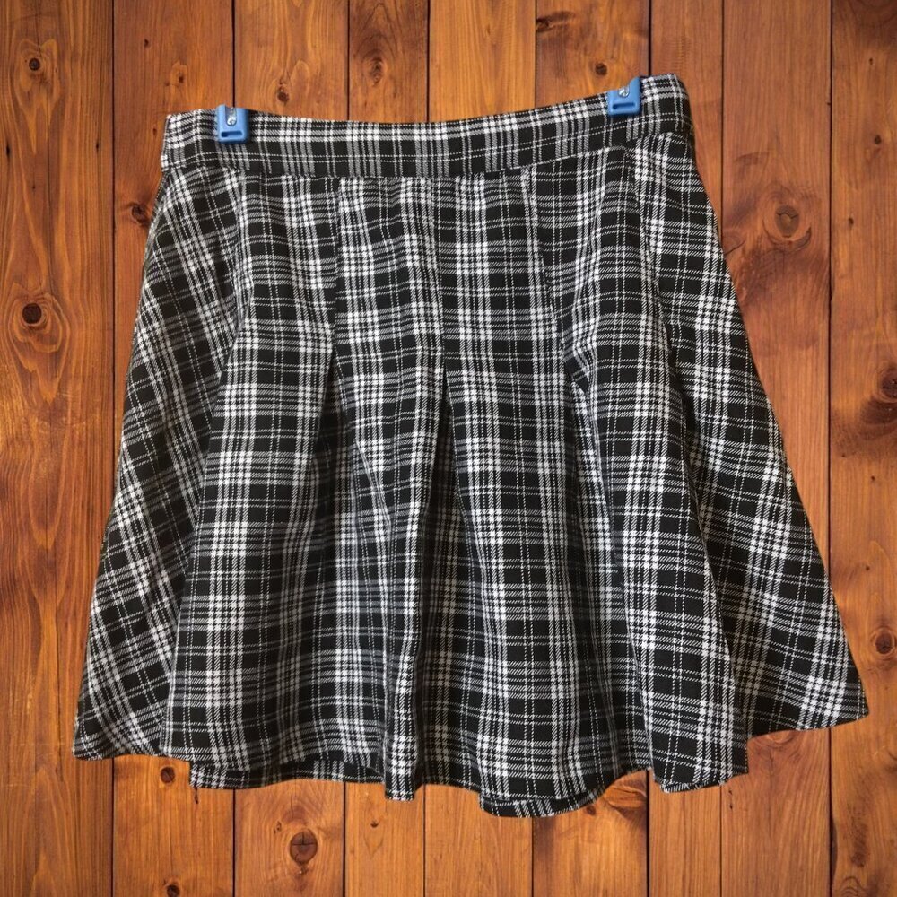 H&M Divided Women's Size 4 Black/White Plaid Pleated Mini Skirt Academia Preppy